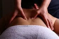 Massage relaxant et détente de la tête avec huiles essentielles – Genève
